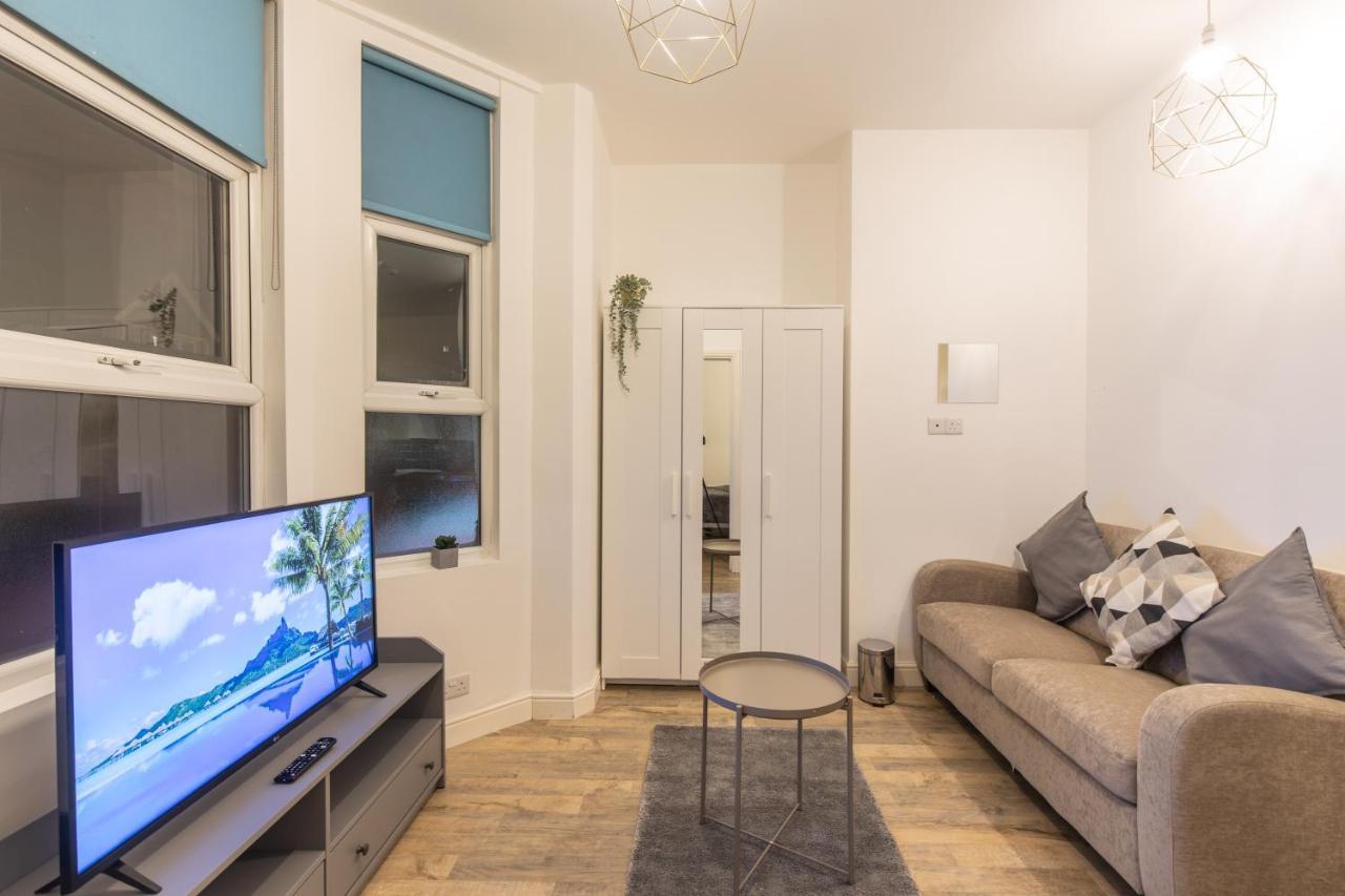 Cosy Modern Apartment, Grand Victorian Building, 5 Mins To Coventry City Centre Bilik gambar